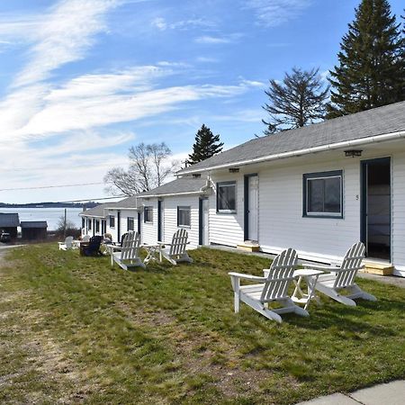 Friars Bay Inn & Cottages Welshpool 외부 사진