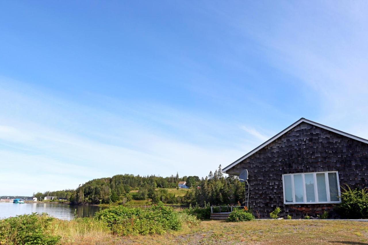Friars Bay Inn & Cottages Welshpool 외부 사진