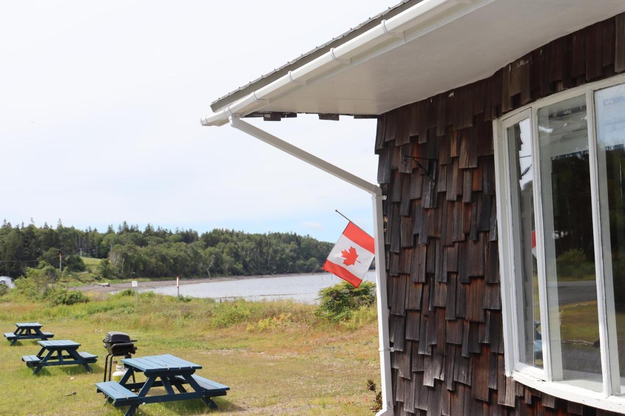 Friars Bay Inn & Cottages Welshpool 외부 사진