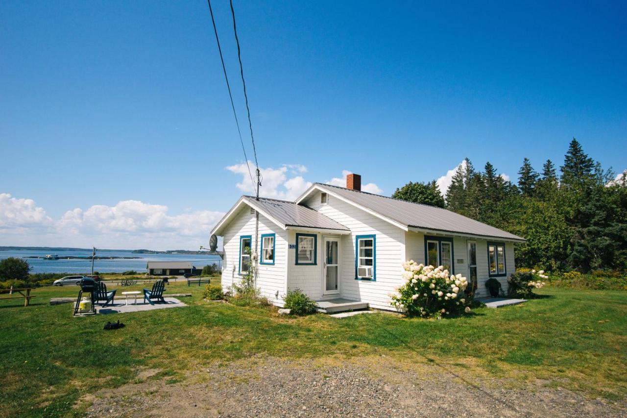 Friars Bay Inn & Cottages Welshpool 외부 사진