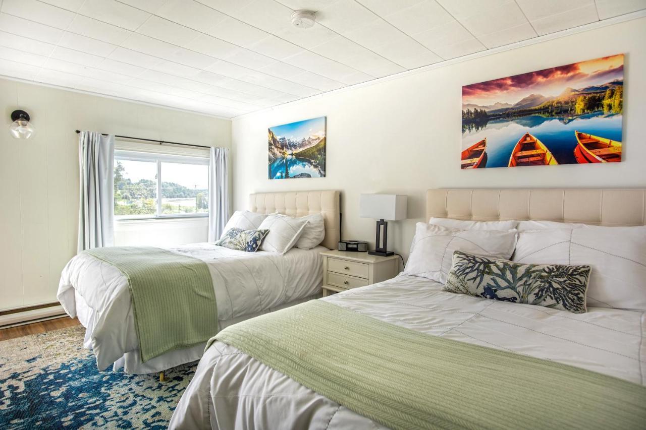 Friars Bay Inn & Cottages Welshpool 외부 사진