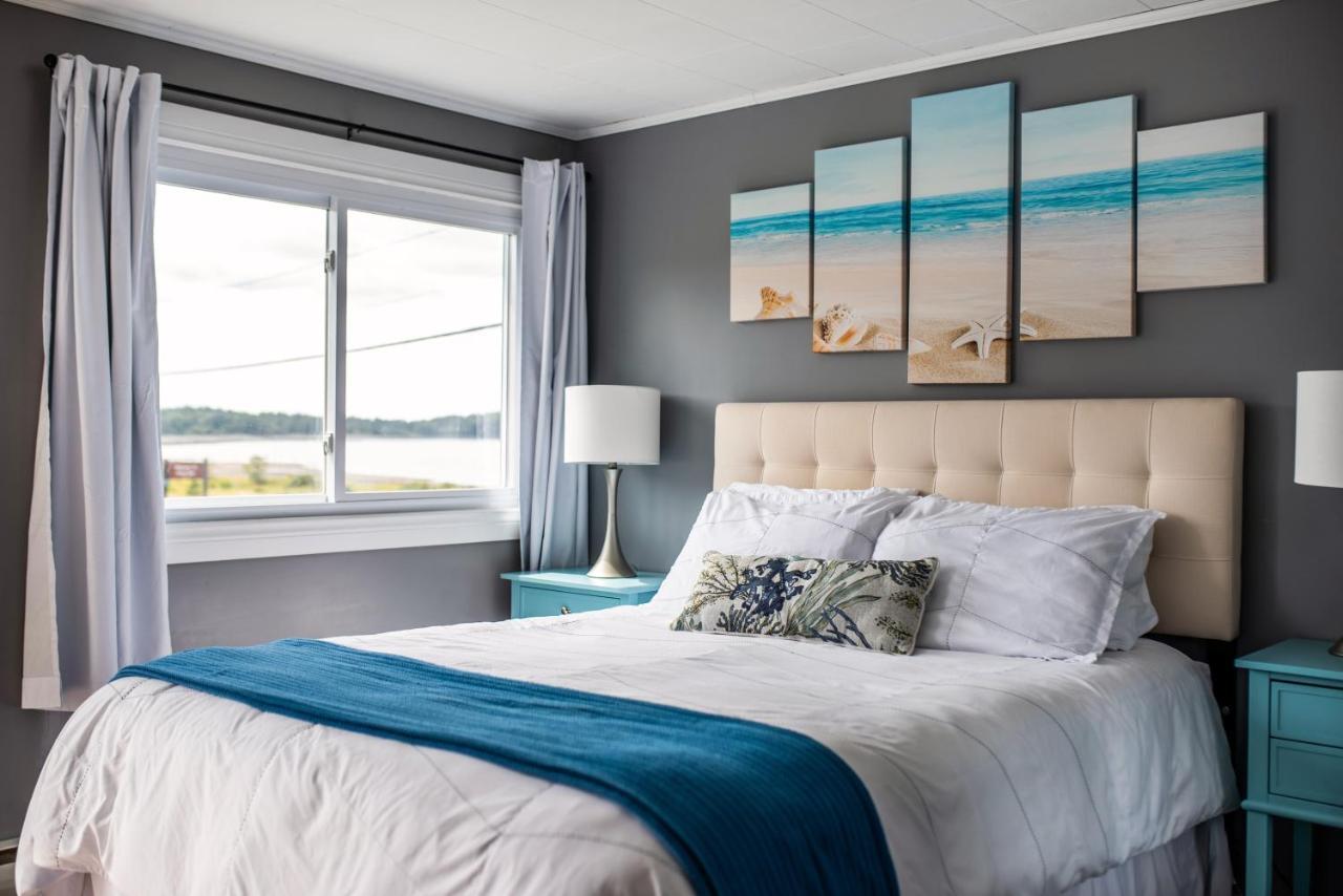 Friars Bay Inn & Cottages Welshpool 외부 사진