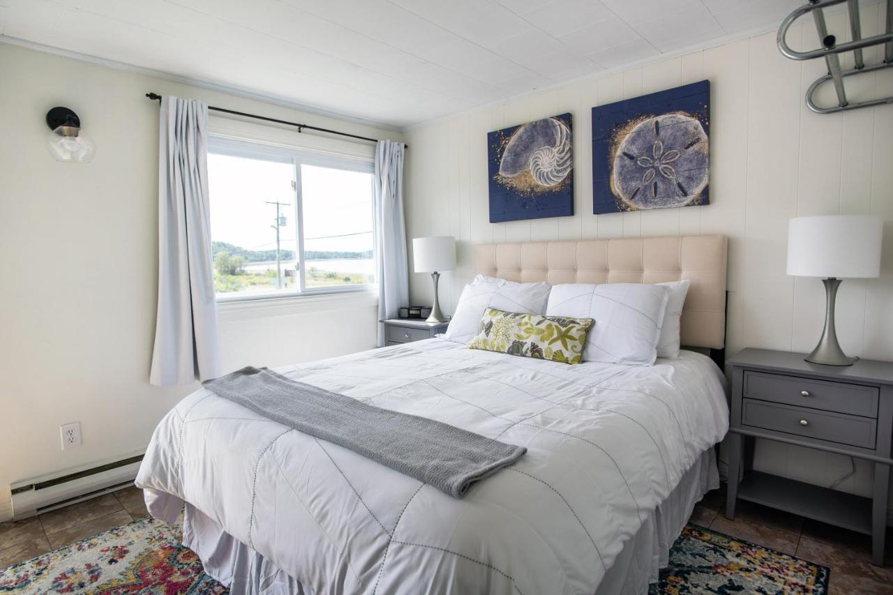 Friars Bay Inn & Cottages Welshpool 외부 사진