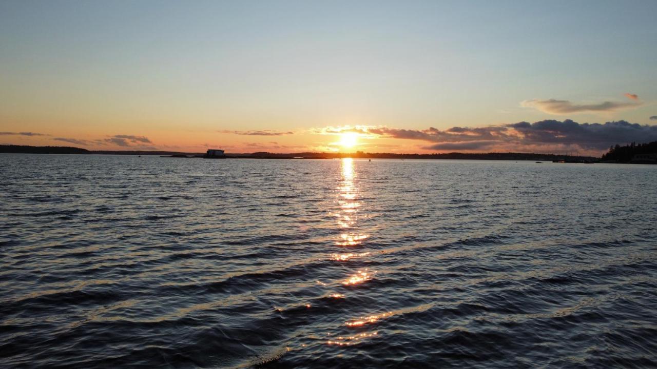 Friars Bay Inn & Cottages Welshpool 외부 사진