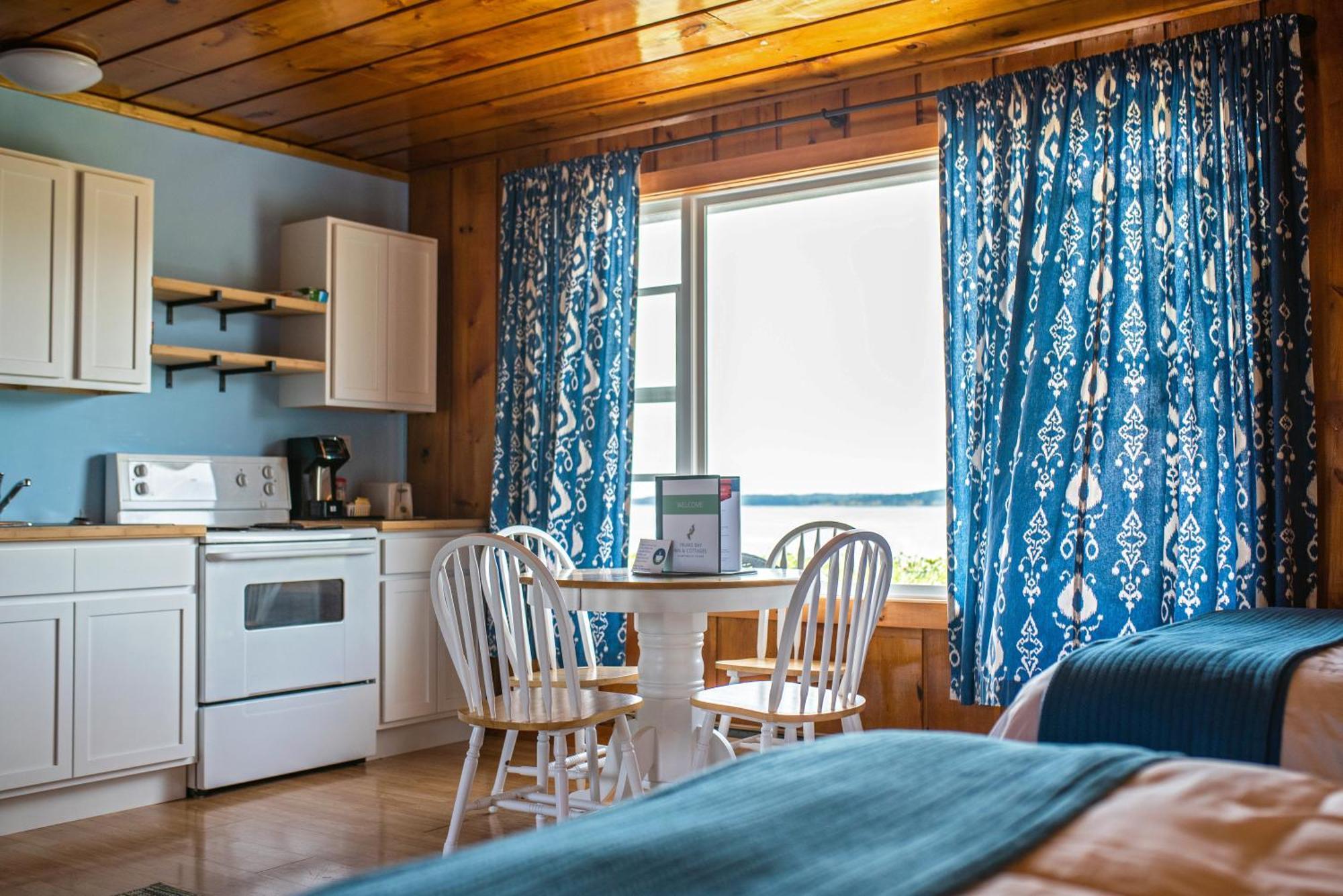 Friars Bay Inn & Cottages Welshpool 객실 사진