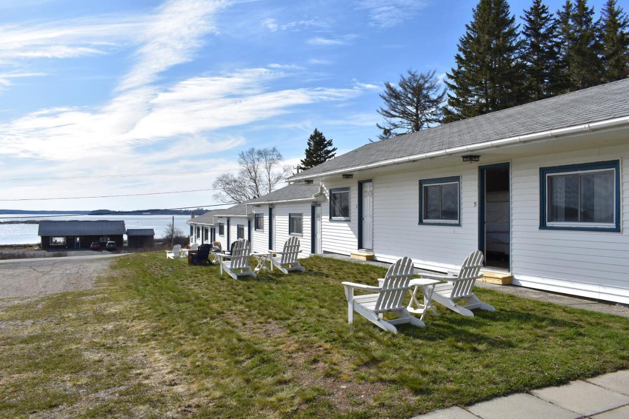Friars Bay Inn & Cottages Welshpool 외부 사진